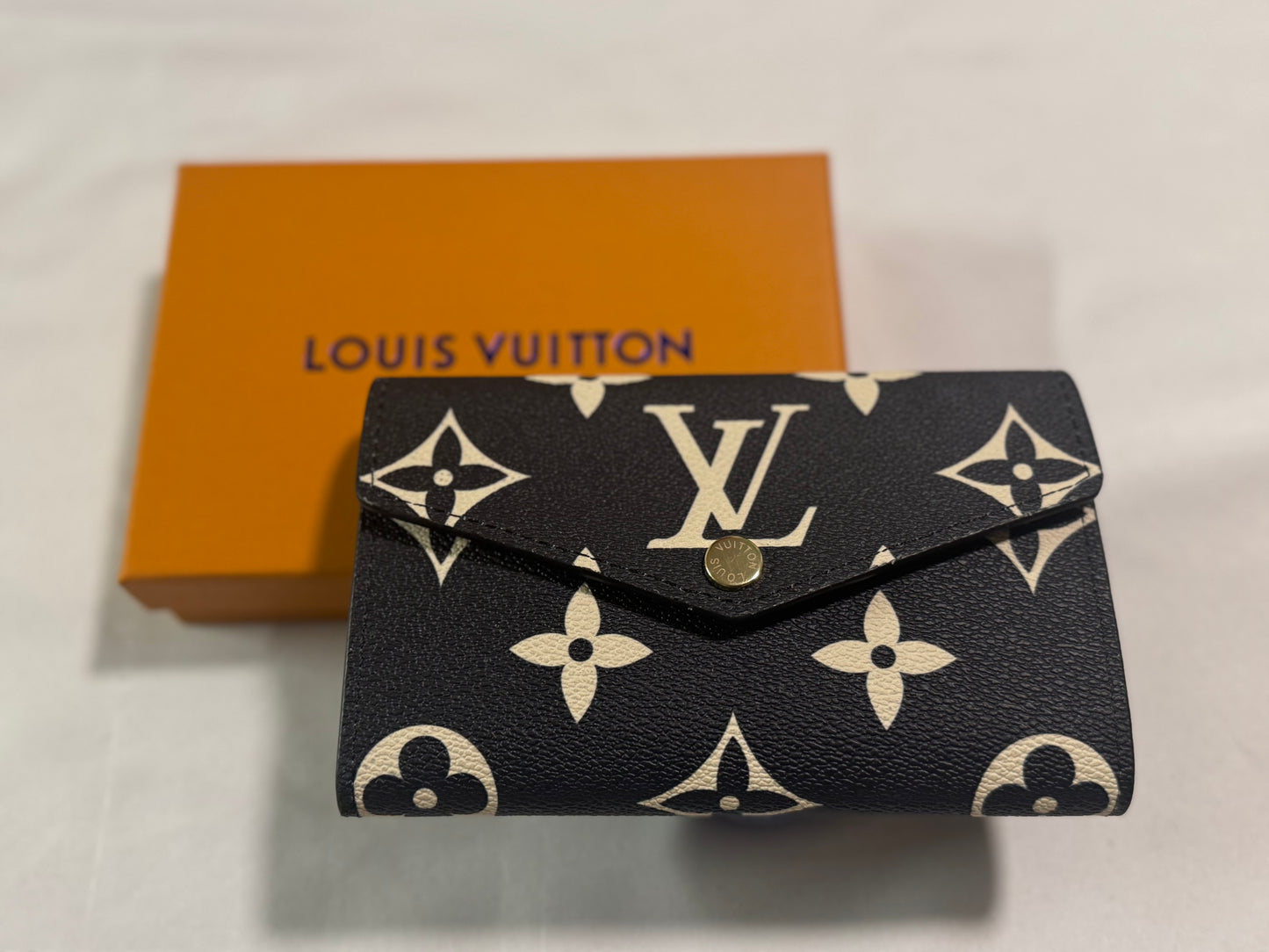 Black/Beige LV Wallet